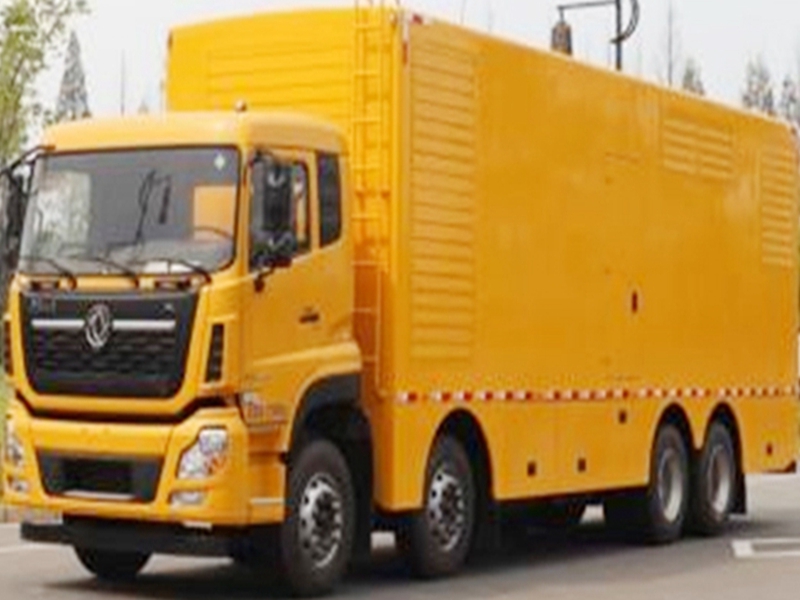 東風天龍前四后八電源車